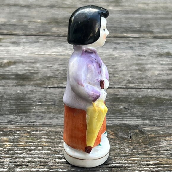 VINTAGE PORCELAIN JAPANESE FIGURINE Woman Umbrella 3.5” Asian Japan Makers Mark - Picture 6 of 10